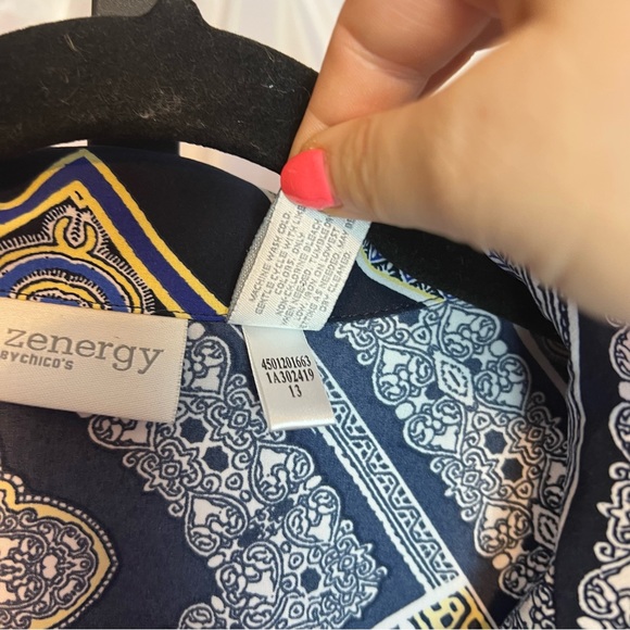 Zenergy by Chico's Scarf Print Zip Front Jacket, size 3 (XL/16) - Picture 4 of 8